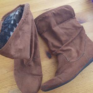 Fold top low rise boot